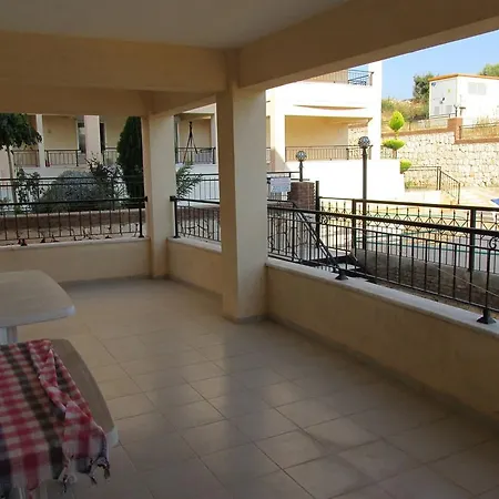 Buena Garden Apartment *